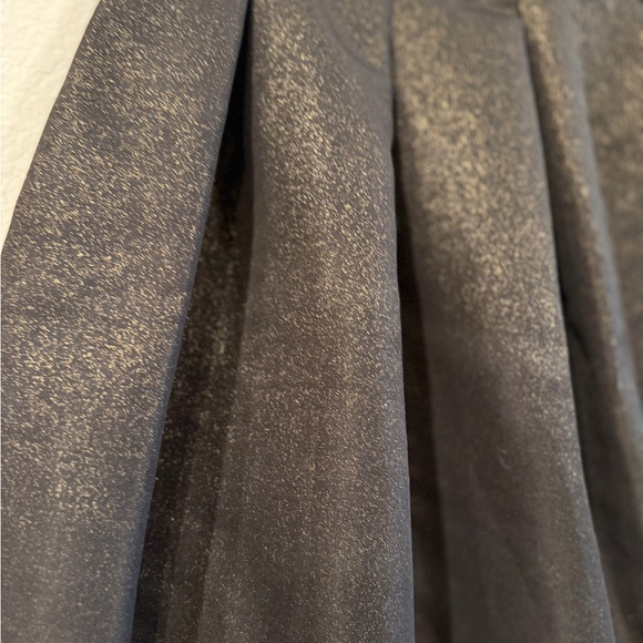 Forever 21 Women’s Black Pleated Skirt – Size 0X, Gold Shine, Pre-Owned - Picture 2 of 12